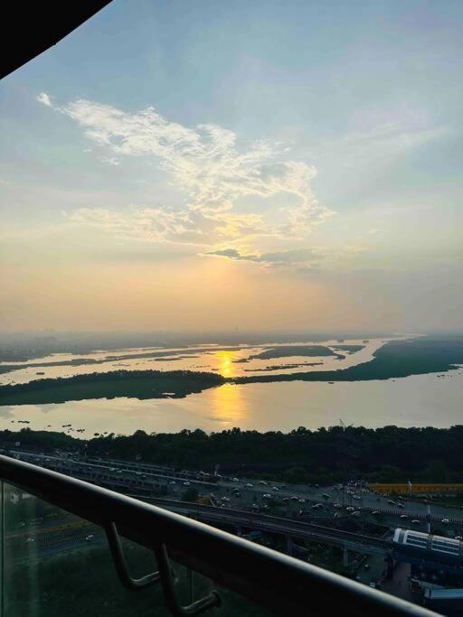 Cloud Stay@41St Floor Нойда Экстерьер фото